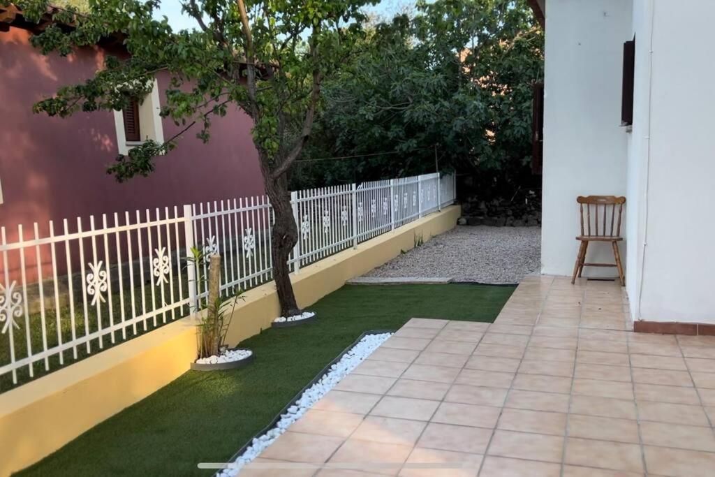 Comoda Villetta Con Giardino Сан-Теодоро Экстерьер фото